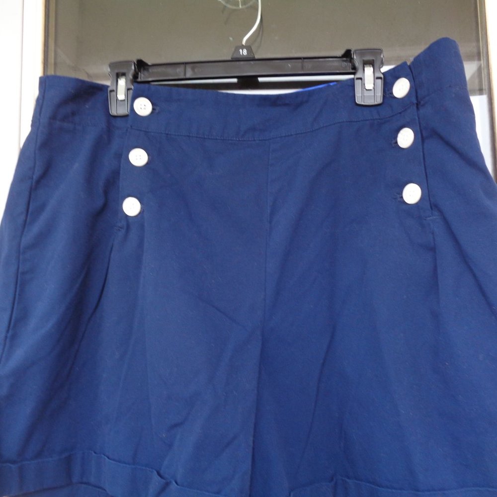 Deleting NWT High rise cuffed short size 18 - Picture 11 of 14
